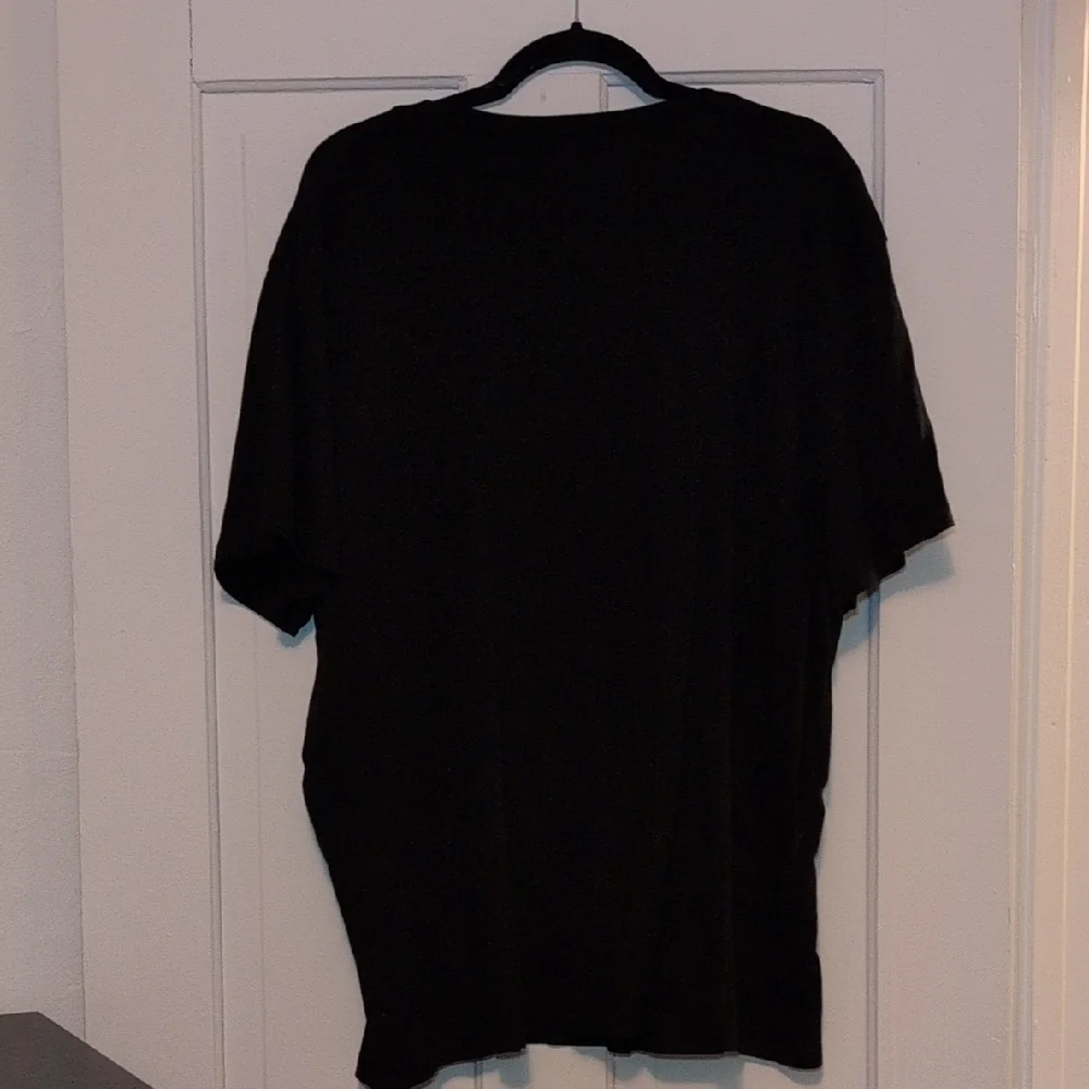 Old Navy Black Graphic Tee - Picture 4 of 4